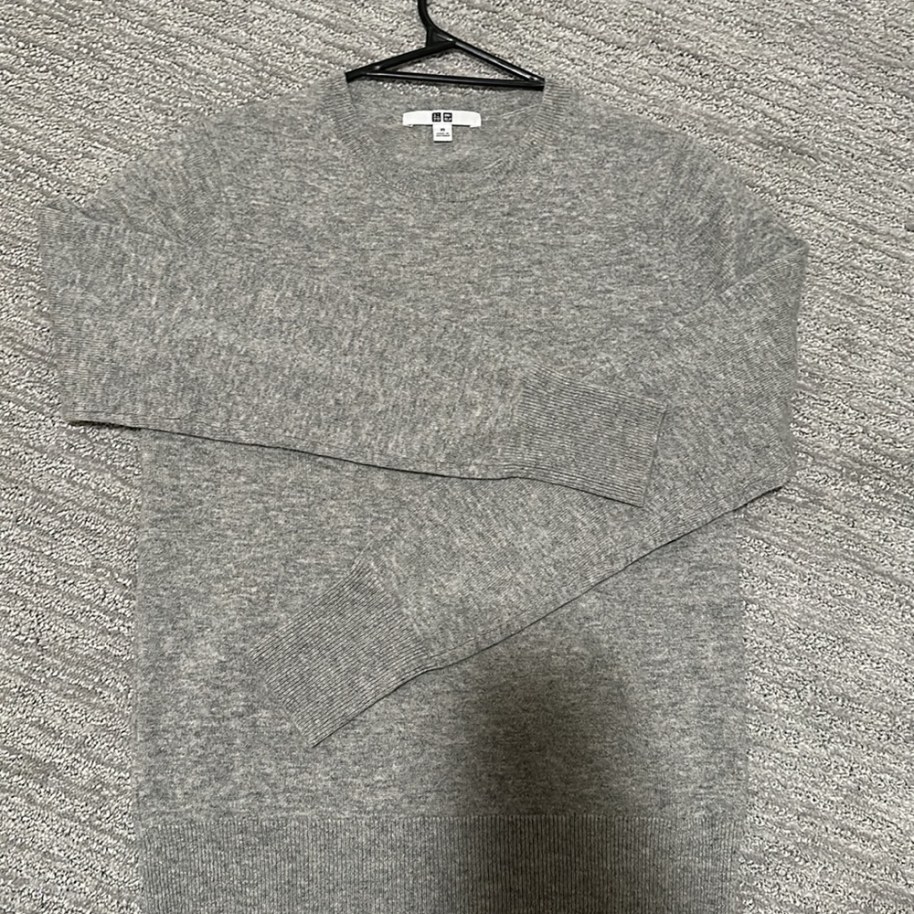UNIQLO Women's 100% cashmere Sweaters in Gray size: XS